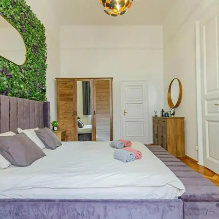 Luxury By The Famous Vaci Street * Budapest