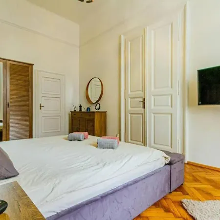 Luxury By The Famous Vaci Street Apartment Budapest