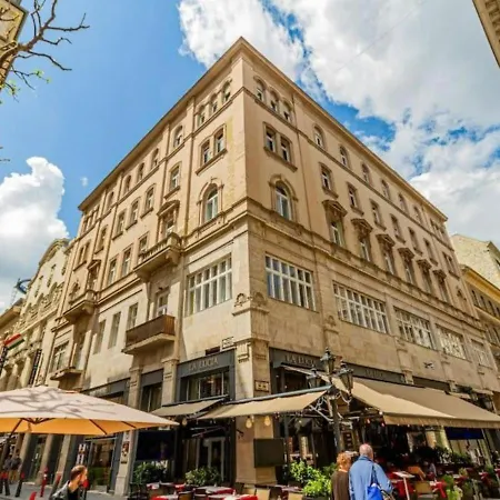 Luxury By The Famous Vaci Street Apartment