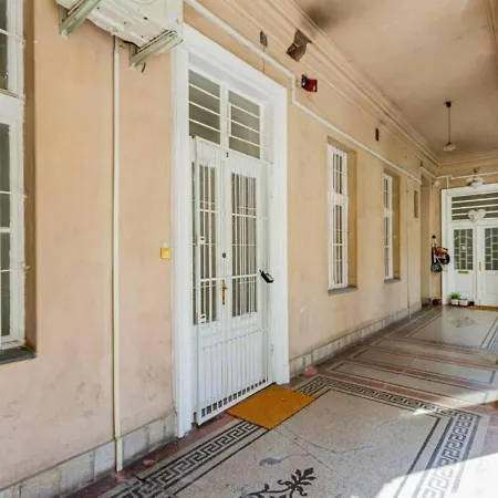 Luxury By The Famous Vaci Street Apartment Budapest