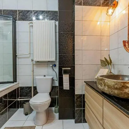 Luxury By The Famous Vaci Street Apartment