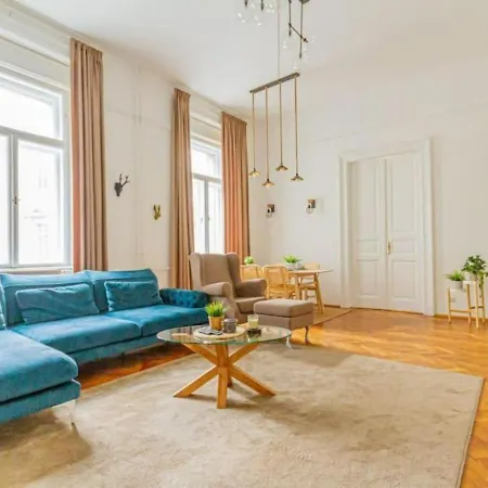 Luxury By The Famous Vaci Street * Budapest